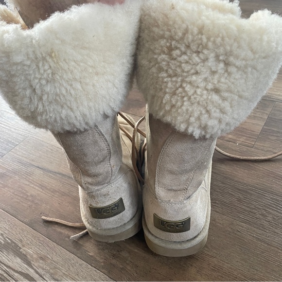 Uggs Montclair lace up boots 6 - Picture 2 of 13